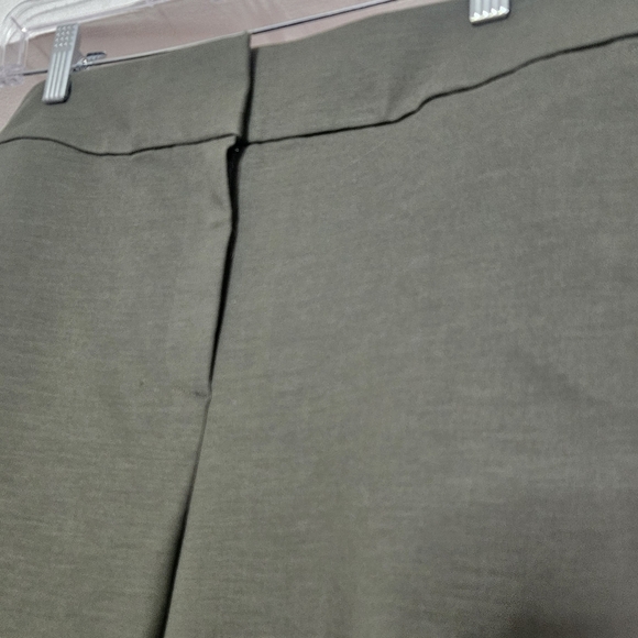 Loft Wide Leg Cropped Pants Olive Green size 8 NWT - Picture 4 of 8